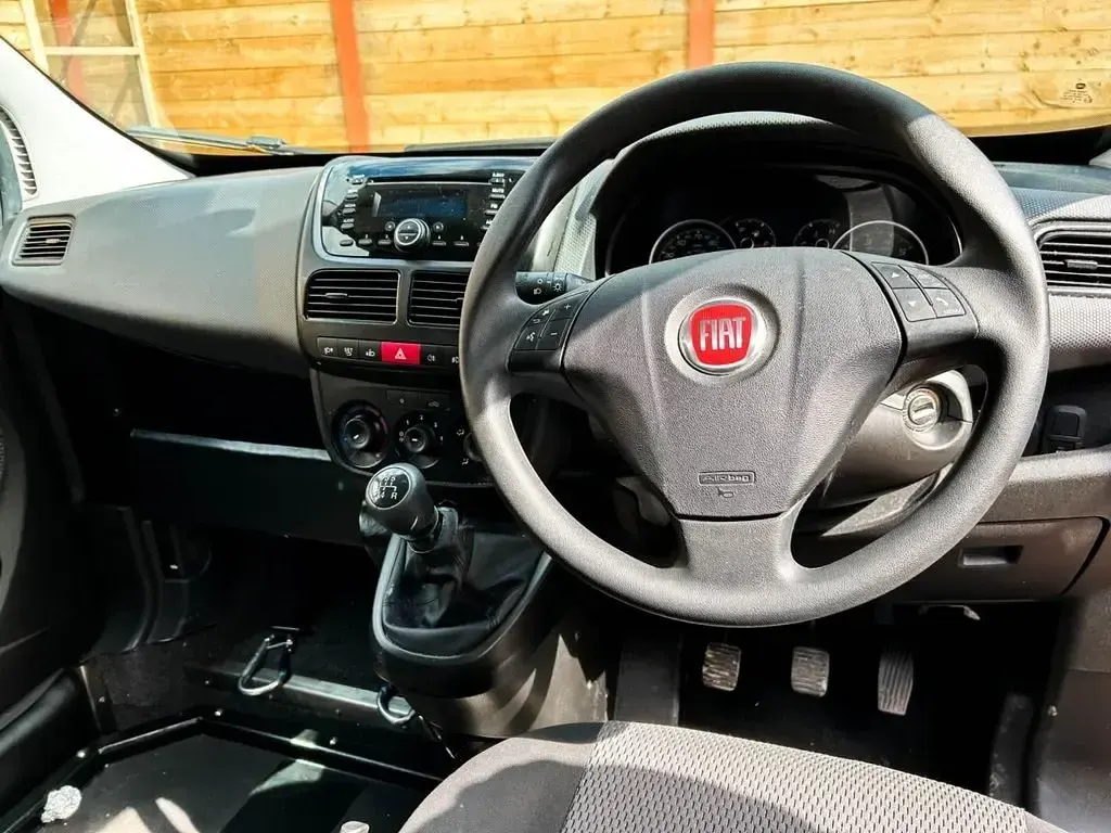 Używany Fiat Doblò Active 95 KM (69 kW) 2019 Czerwony Minivan