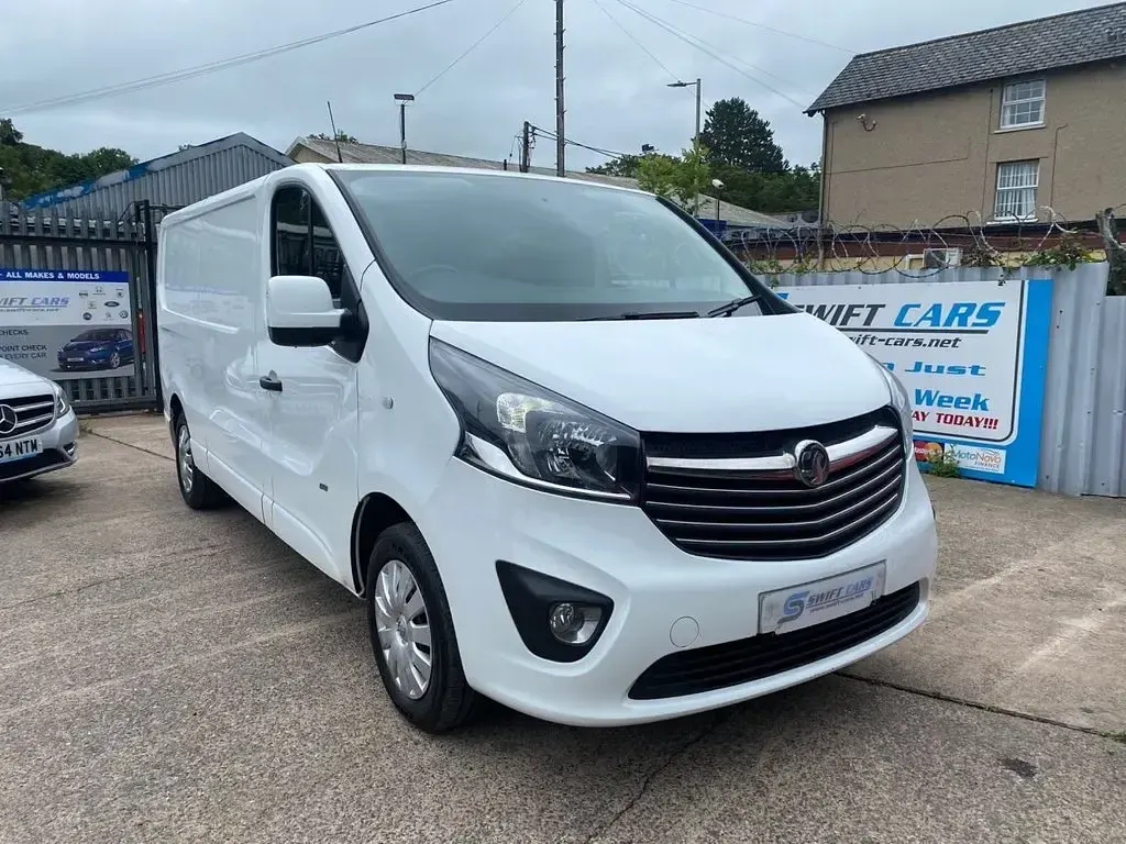 Used Vauxhall Vivaro Sportive 120 HP (88 kW) 2017 White MPV