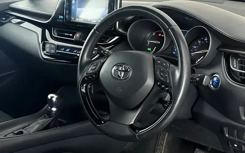 Used Toyota C-HR 122 HP (89 kW) 2018 Grey SUV