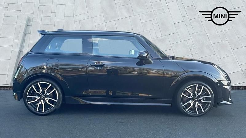 Used Mini Cooper Hatch 113 kW (154 HP) 2025 Black Hatchback