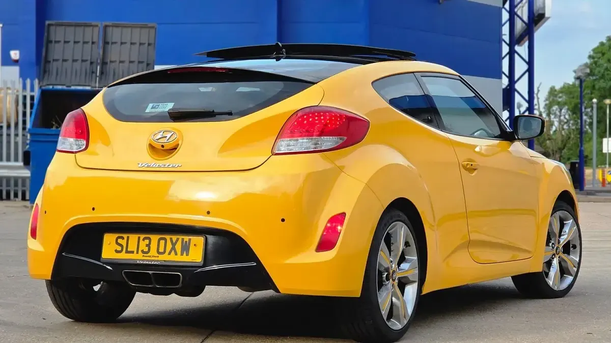 Used Hyundai Veloster Sport 140 HP (102 kW) 2013 Yellow Hatchback