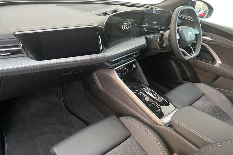 New Audi Q5 Advanced 204 HP (150 kW) 2025 Mythos black SUV