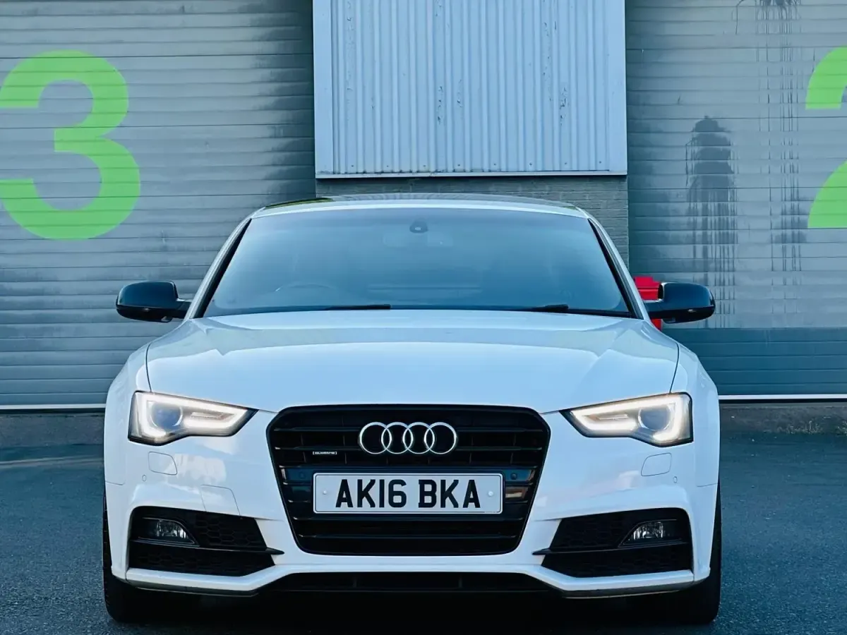 Begagnad Audi A5 Black Edition 2016 Vit Sportkupé