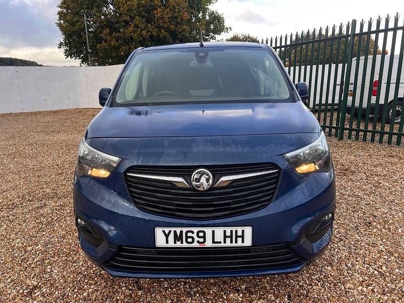 Used Vauxhall Combo S 100 HP (73 kW) 2019 Blue MPV