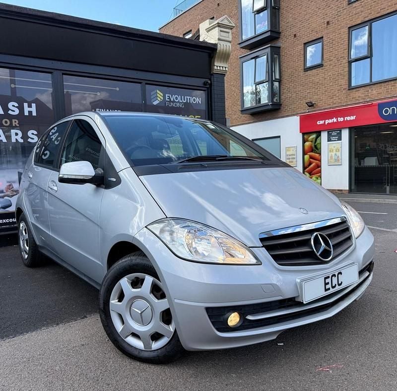 Begagnad Mercedes A160 Classic 95 HK (69 kW) 2011 Silver Halvkombi