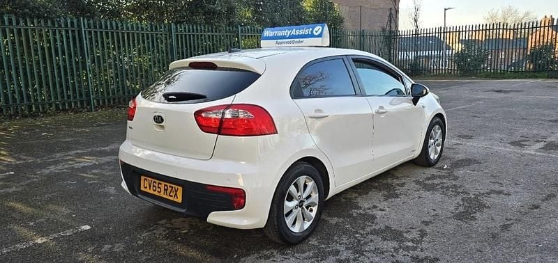 Used Kia Rio 2015 White Hatchback