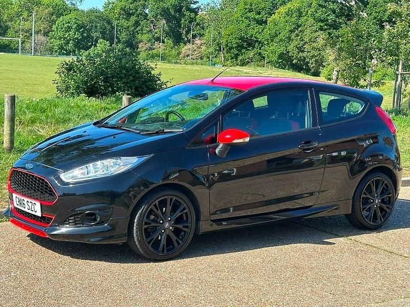 Black Used 2016 Ford Fiesta Zetec Hatchback | £3,895 (Good price) - Image 1/4