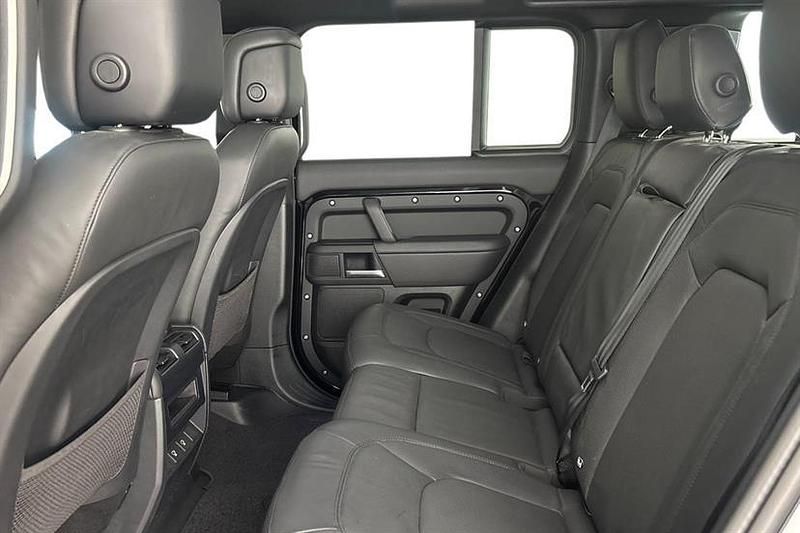 Used Land Rover Defender HSE Dynamic 300 HP (220 kW) 2024 Santorini black Estate