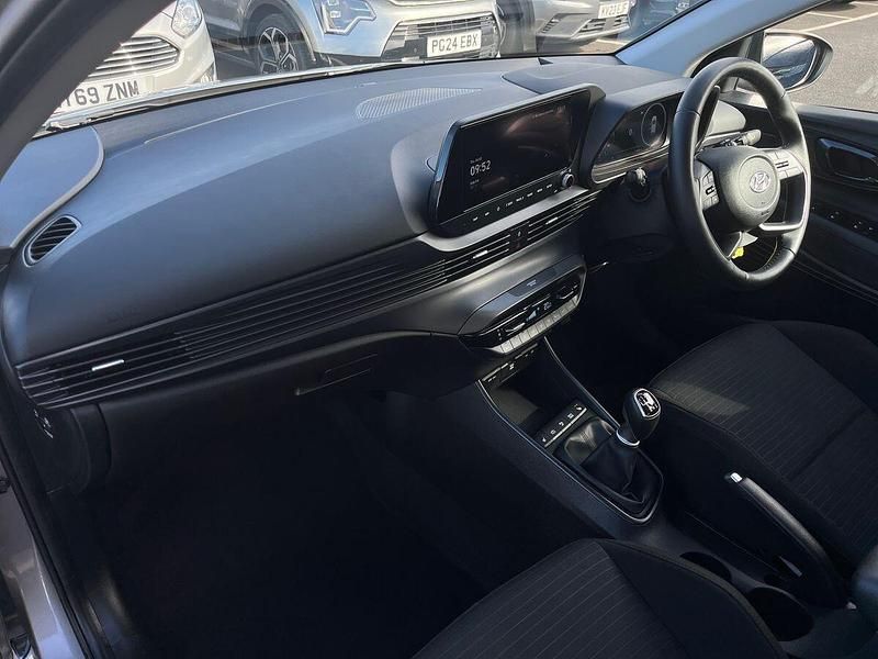 Used Hyundai i20 Premium 100 HP (73 kW) 2023 Bronze Hatchback