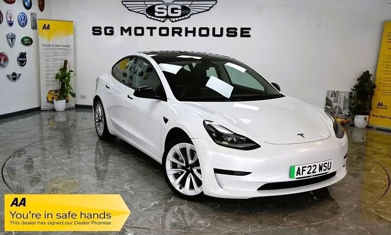 White Used 2021 Tesla Model 3 Standard Range Sedan | £18,395 (Fair price) - Image 1/4