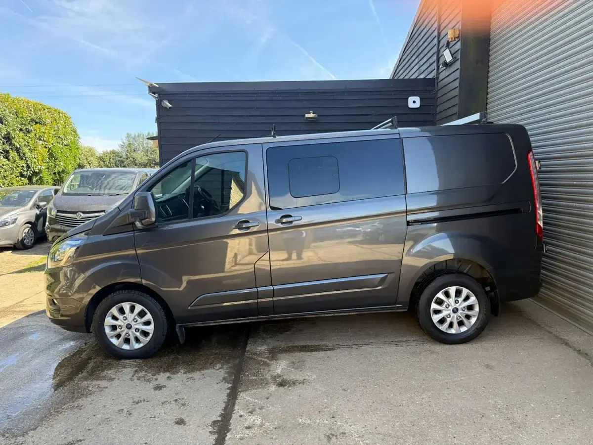 Usado Ford Transit Custom Limited 185 HP (136 kW) 2022 Cinzento Van