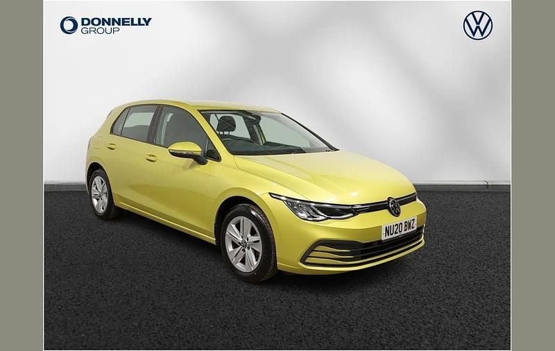 Second-hand VW Golf VIII Life 147 CP (108 kW) 2020 Galben Hatchback