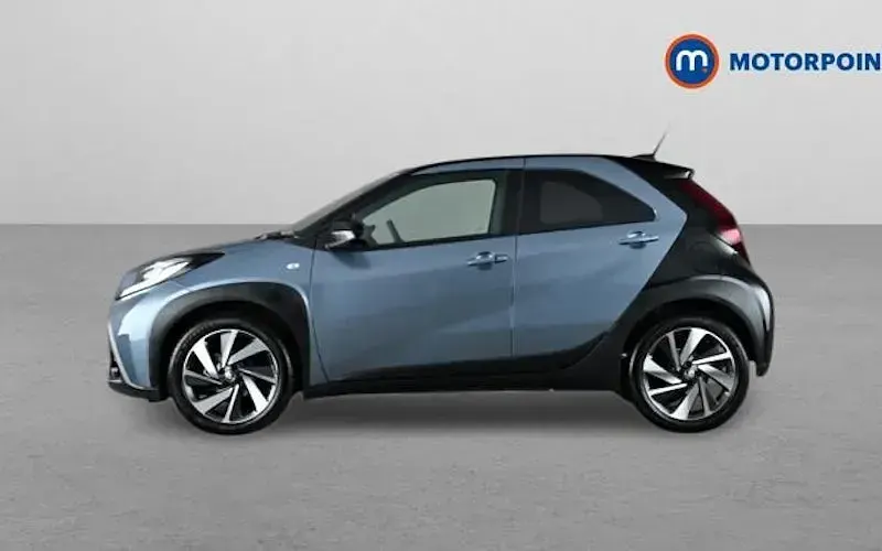 Used Toyota Aygo X 72 HP (52 kW) 2024 Grey SUV