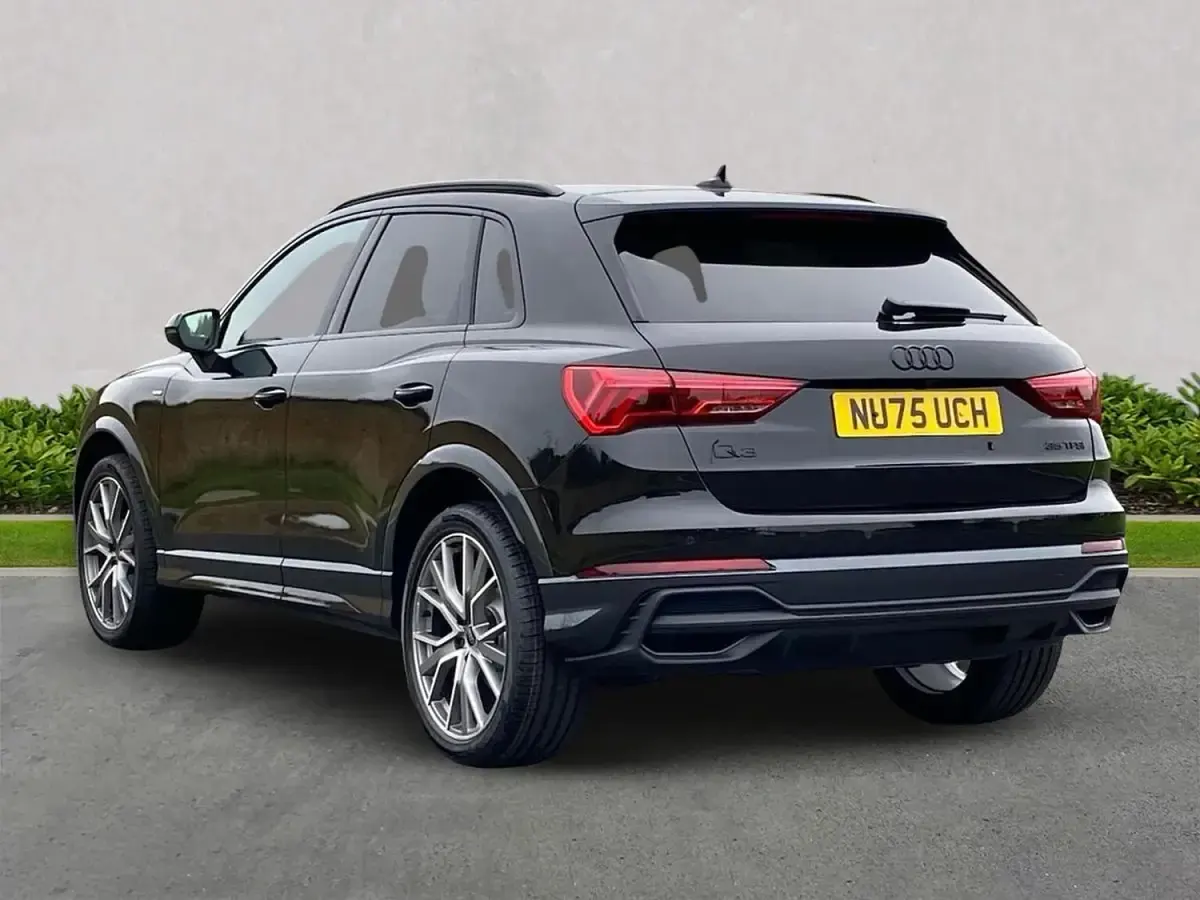 Używany Audi Q3 Black Edition 147 KM (108 kW) 2025 Czarny SUV