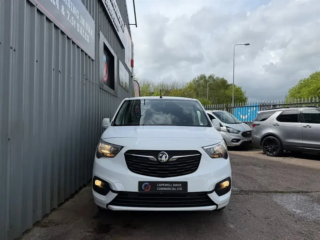 Used Vauxhall Combo Sportive 2021 White MPV