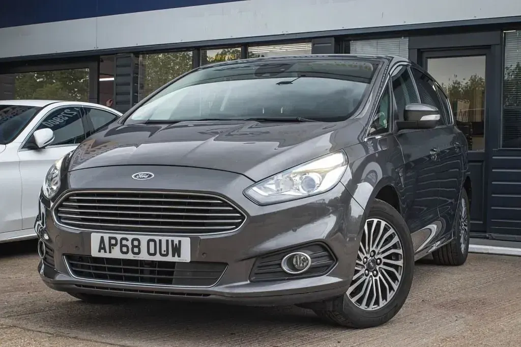 Usado Ford S-MAX Titanium 165 HP (121 kW) 2019 Cinzento Monovolume