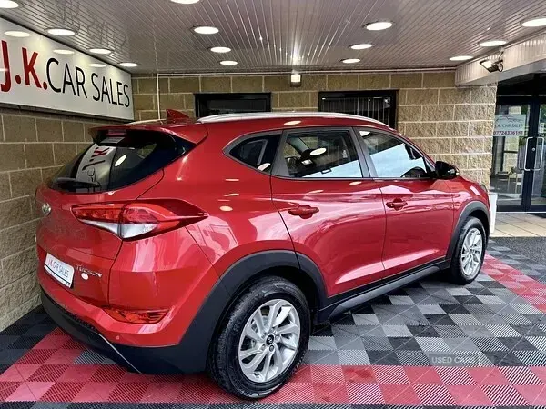 Used Hyundai Tucson SE 116 HP (85 kW) 2016 Red SUV