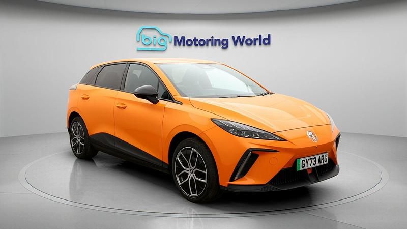 Used MG MG4 EV Trophy 150 kW (204 HP) 2024 Orange Hatchback