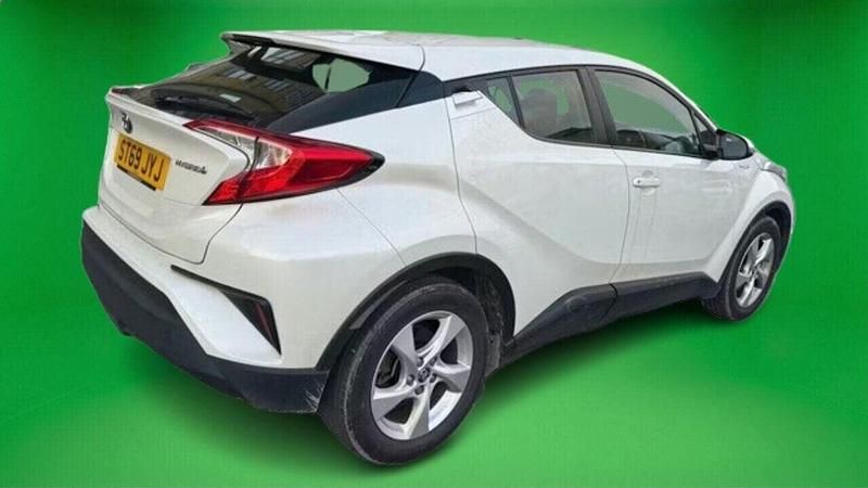 Used Toyota C-HR 122 HP (89 kW) 2019 White SUV