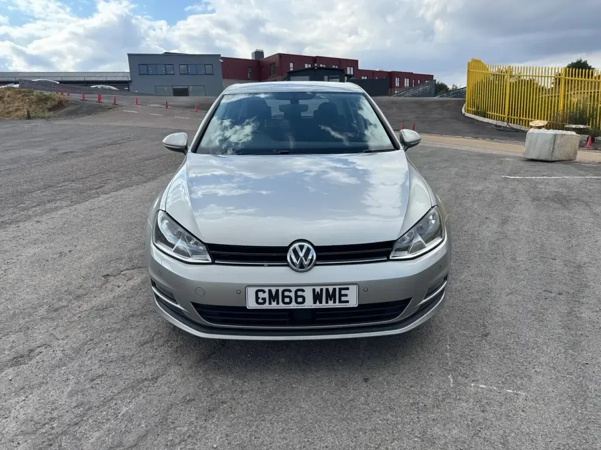Used VW Golf VII Edition 125 HP (91 kW) 2017 Silver Hatchback
