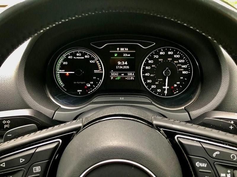 Begagnad Audi A3 e-tron Advanced 2018 Svart Halvkombi
