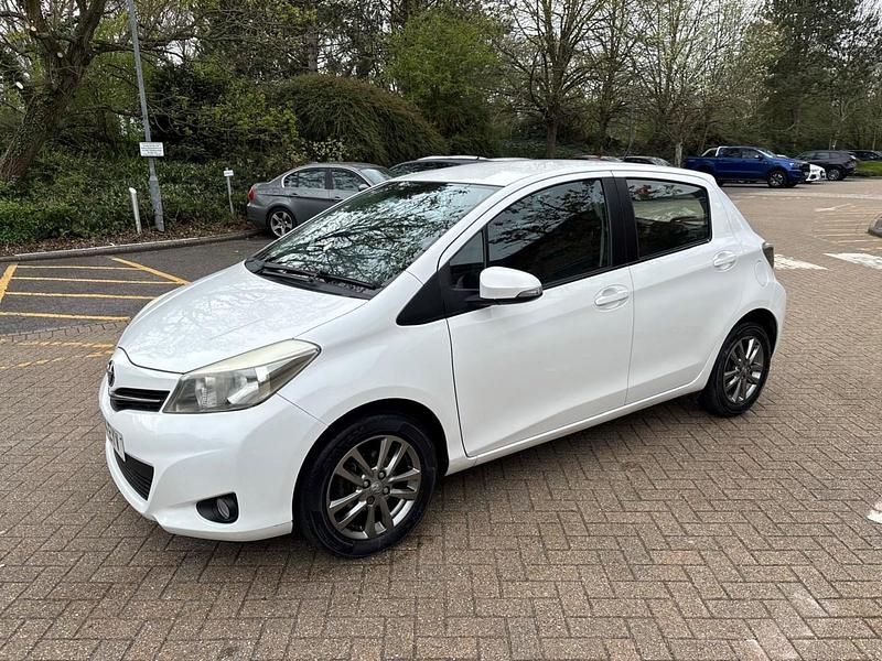 Used Toyota Yaris Plus 99 HP (72 kW) 2014 White Hatchback