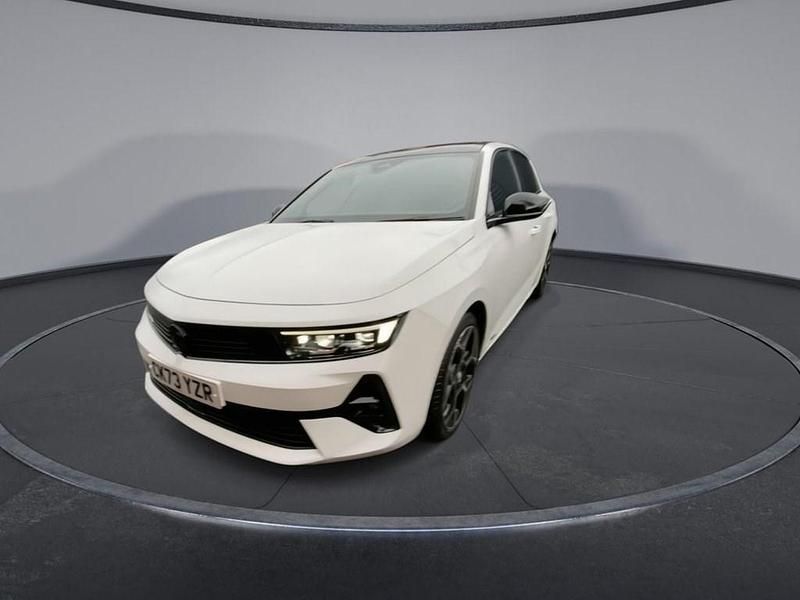 Used Vauxhall Astra Ultimate 130 HP (95 kW) 2023 White Hatchback