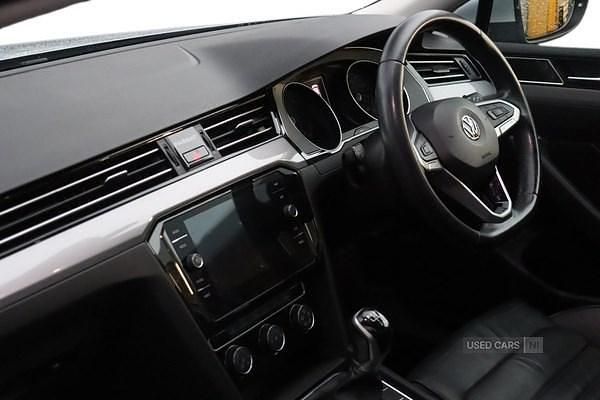 Used VW Passat SEL 150 HP (110 kW) 2020 Silver Sedan