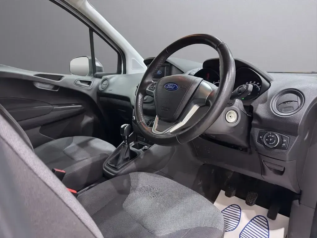Used Ford Transit S 100 HP (73 kW) 2022 White Van