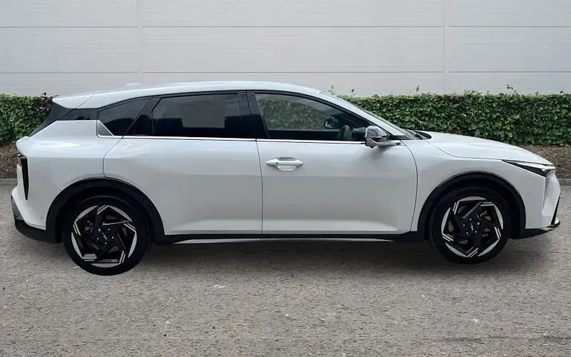 Used Kia K4 GT-Line 150 HP (110 kW) 2026 White Hatchback