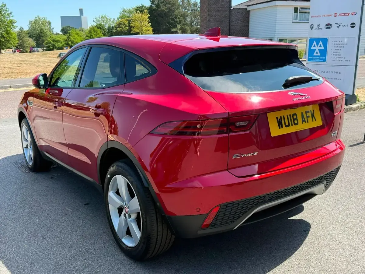 Used Jaguar E-Pace SE 147 HP (108 kW) 2018 Red SUV