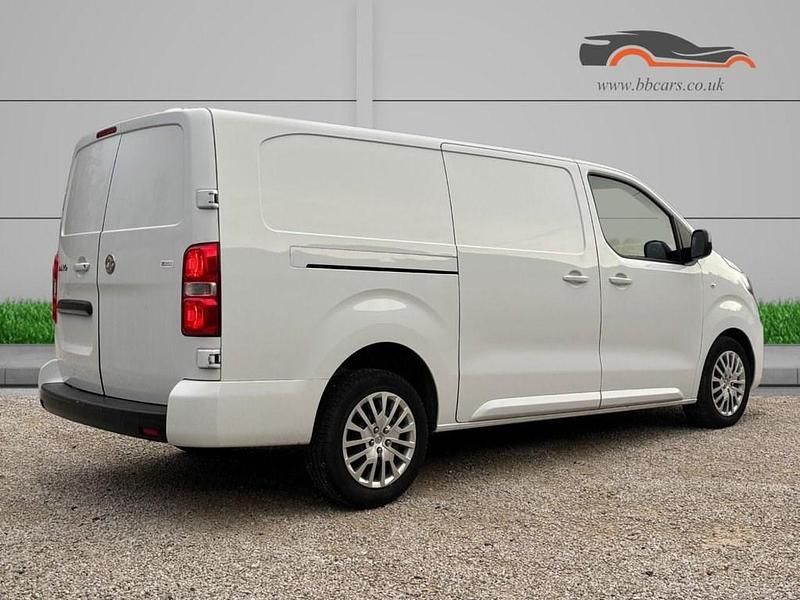 Used Vauxhall Vivaro S 100 HP (73 kW) 2023 White MPV