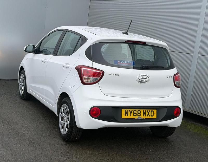 Used Hyundai i10 SE 86 HP (63 kW) 2019 White Hatchback