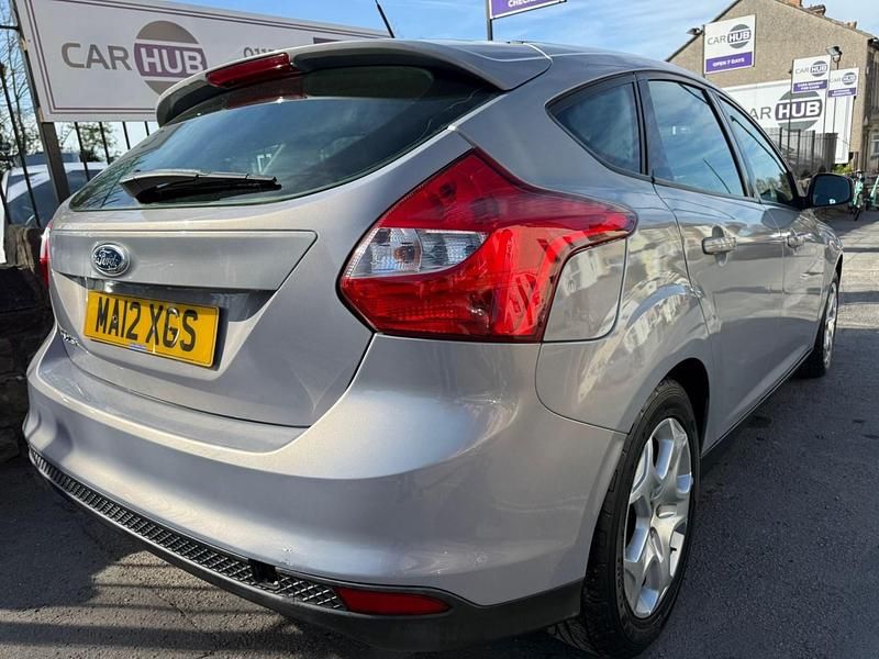 Usado Ford Focus 105 HP (77 kW) 2012 Prateado Citadino