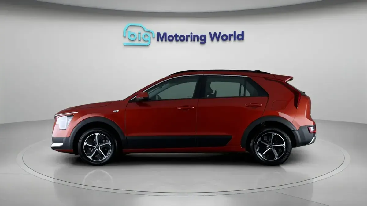 Used Kia Niro 141 HP (103 kW) 2023 Orange SUV