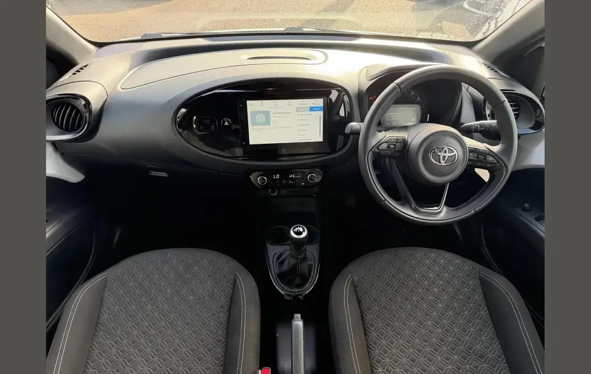 Używany Toyota Aygo X 72 KM (52 kW) 2024 Biały SUV