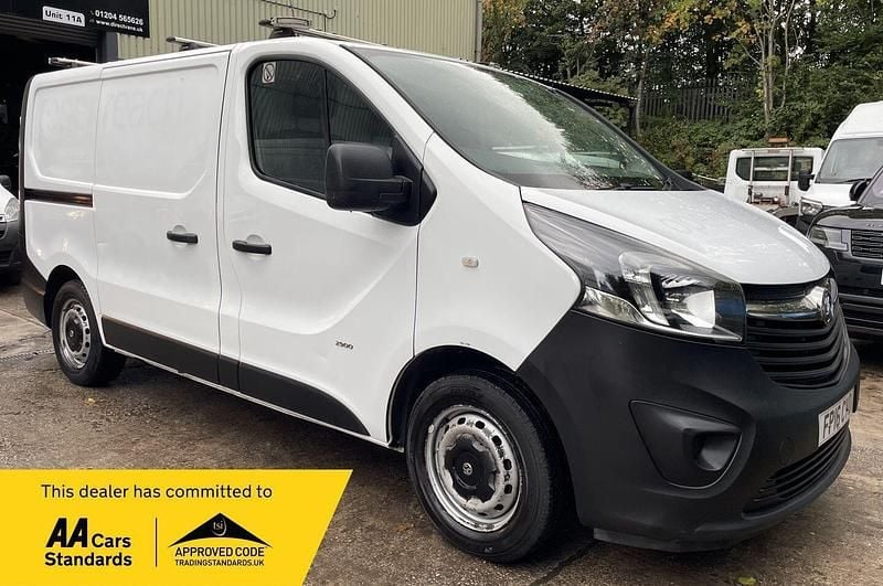 White Used 2016 Vauxhall Vivaro Van | £6,885 (Fair price) - Image 1/2