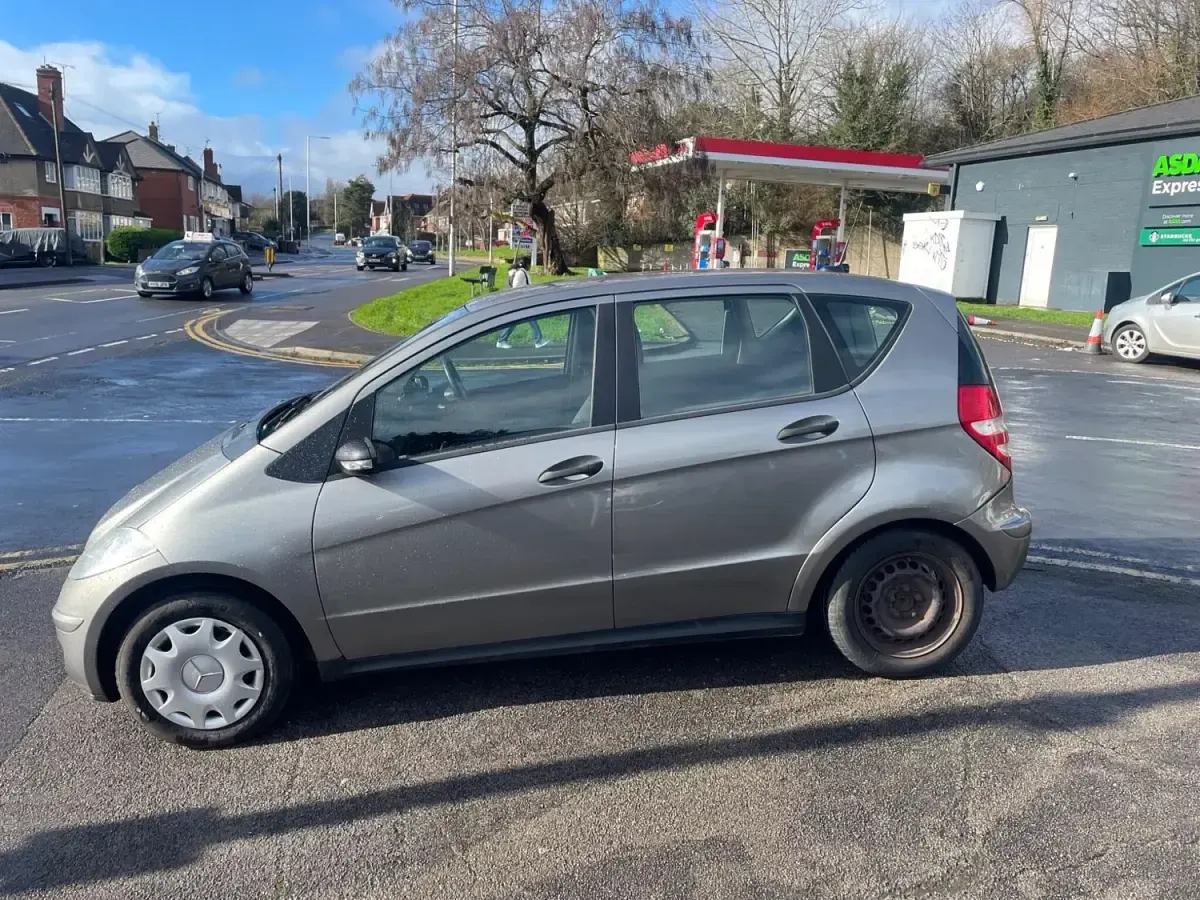 Begagnad Mercedes A150 Classic 95 HK (69 kW) 2006 Grå Halvkombi