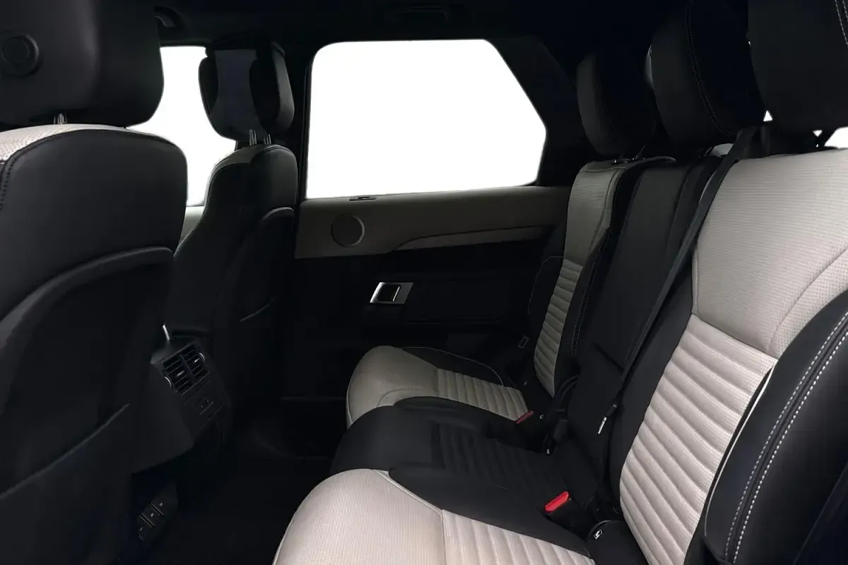 Used Land Rover Discovery HSE Dynamic 300 HP (220 kW) 2023 Grey SUV