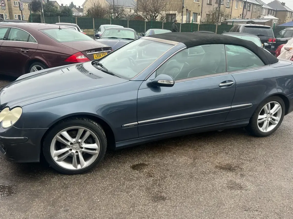 Used Mercedes CLK200 Avantgarde 2006 Blue Cabriolet