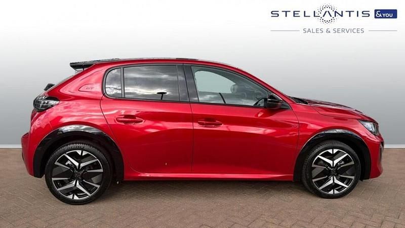 Second-hand Peugeot 208 GT 99 CP (72 kW) 2025 Roșu Hatchback