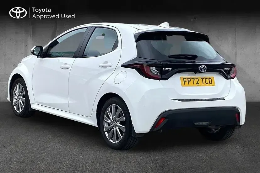 Used Toyota Yaris 116 HP (85 kW) 2022 White Hatchback