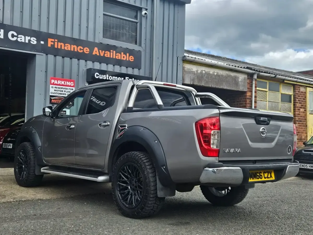 Käytetty Nissan Navara N-Connecta 2016 Harmaa Nouto