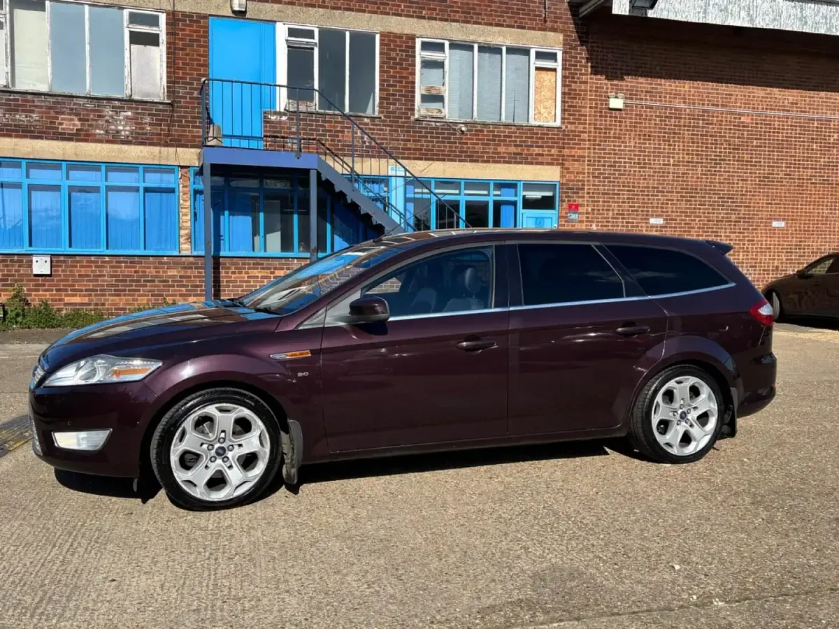 Usado Ford Mondeo Titanium 140 HP (102 kW) 2008 Vermelho Carrinha