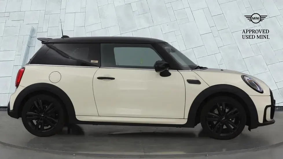 Used Mini Cooper Hatch 134 HP (98 kW) 2021 White Hatchback