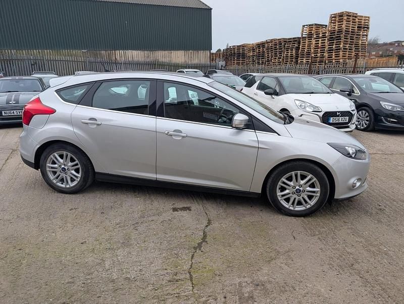 Used Ford Focus Titanium 115 HP (84 kW) 2013 Silver Hatchback