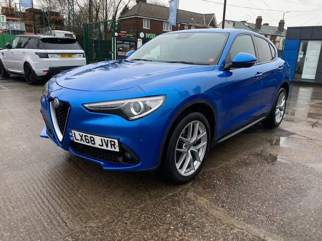 Used Alfa Romeo Stelvio 210 HP (154 kW) 2018 Blue SUV