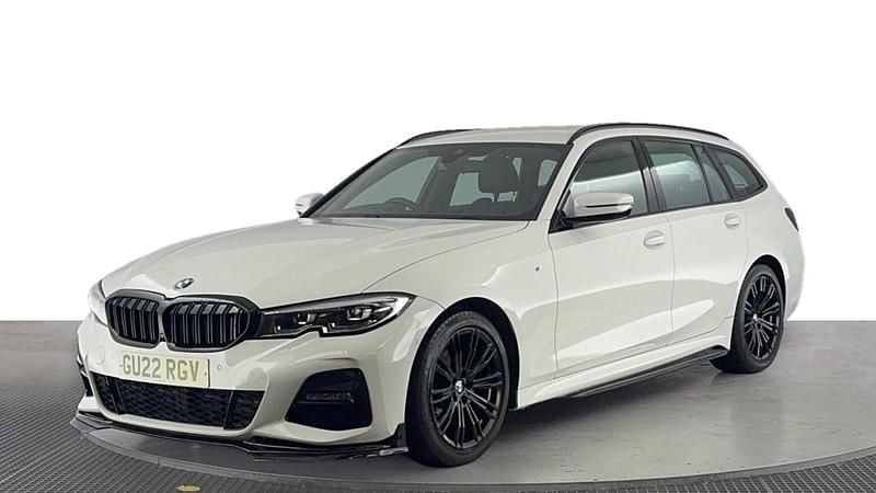 White Used 2022 BMW 320e M Sport Estate | £23,120 (Good price) - Image 1/4