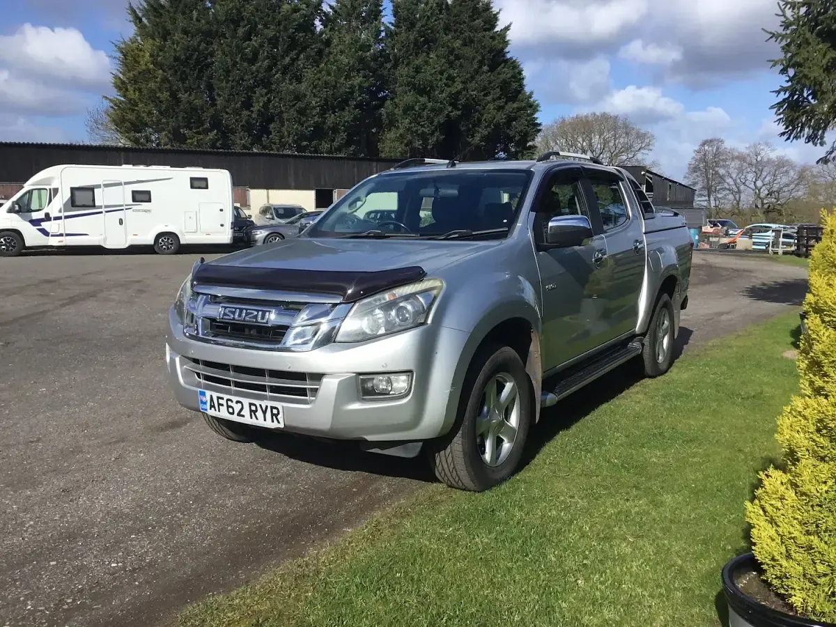 Used Isuzu D-Max 136 HP (100 kW) 2012 Silver Pickup