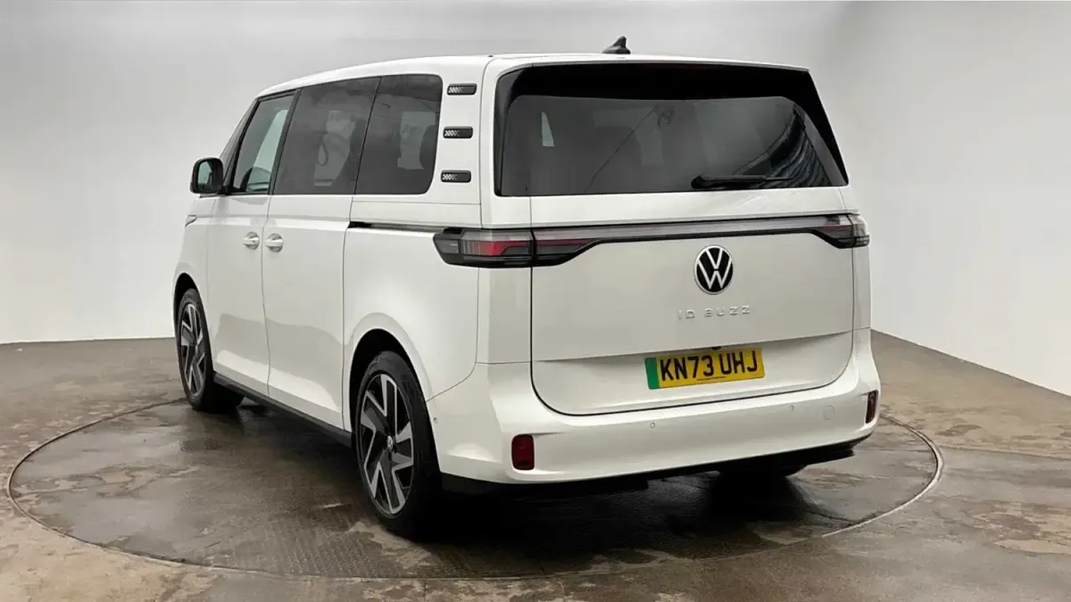 Używany VW ID. Buzz Pro 210 kW (286 KM) 2024 Biały Minivan